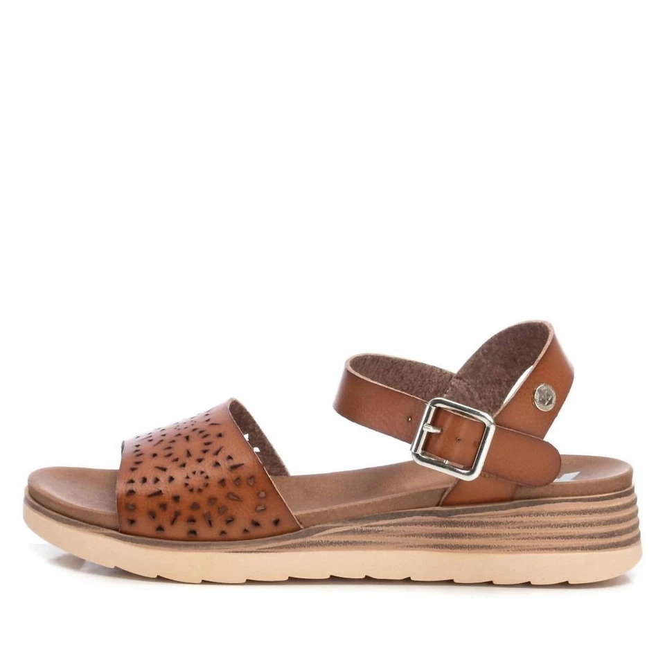 Sandalias de cuña baja para mujer Xti color topo Foto 1 de 1