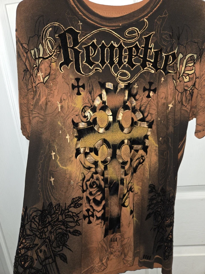 Camiseta Remetee Hombres Grande Marrón Dorado Gráfico Cruz Estilo Tatuaje Gótico Hecha en EE. UU. Foto 1 de 4