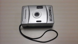 VINTAGE BELL + HOWELL FOCUS FREE 28 MM LENS SILVER AND BLACK CAMERA - Picture 1 of 2