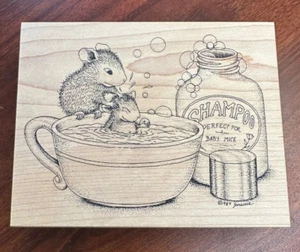 Stampa Rosa ~ Squeaky Clean Mudpie Monica ~ House Mouse ~ A2 - Picture 1 of 2