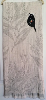 Oversize Reversible Textured Throw Lt Gray/Ivory Floral Pattern Piscatextil - Image 1 of 4