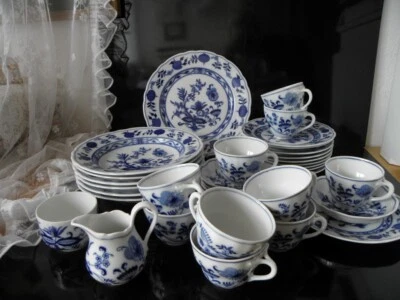 Altes Kaffee-und Speise Service Zwiebelmuster Oskar Schaller Einzelteile zur Aus - Bild 1 von 4