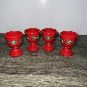 4er Set Eierbecher Vintage 70er 60er Kunststoff rot mit Blumen von Emsa W. Germany - Bild 1 von 3