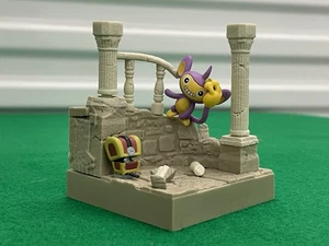 RE-MENT Pokemon Diorama Colección Antiguo Castillo Ruinas Mini Figura Aipom Gimmighoul - Imagen 1 de 7