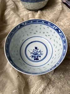 Chinesische Qing blau und weiß Reis Muster Porzellan Schüssel 清玩玉青花手繪玲瓏碗 4,5" W - Bild 1 von 5