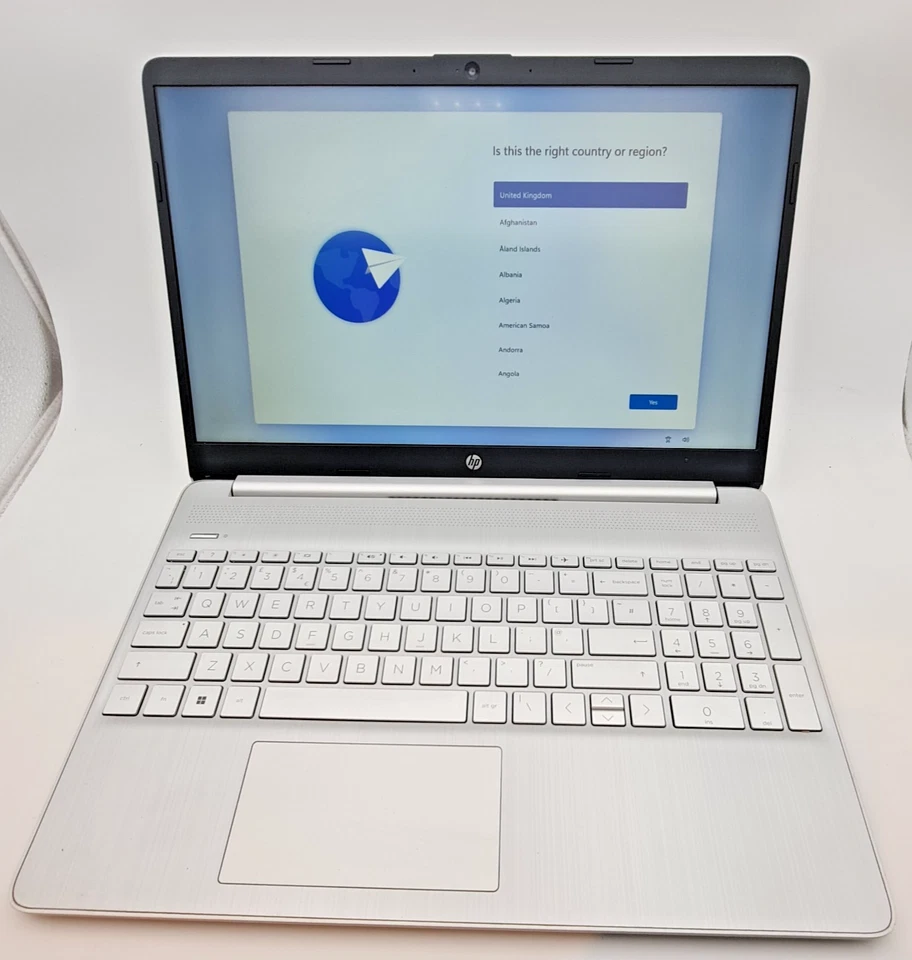 HP 15s-fq2039na 15.6" FHD Intel i3 11th Gen 8GB 120GB WIN 11 - Image 1 of 4