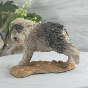 Hand‑Painted Fine Art Staffordshire Dog Sculpture Figurine - Foto 1 di 24