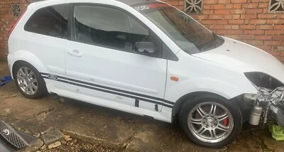 Ford Fiesta ST 150 mk6 FROZEN WHITE BREAKING SPARES 2002-2008 WIPER - Image 1 of 3