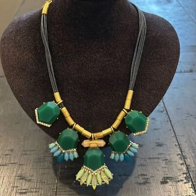 J. Collar Crew llamativo verde azul acrílico cordón Cleopatra estrás Foto 1 de 4
