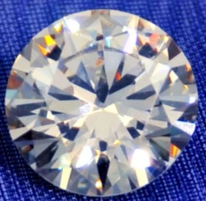 Simulante de moissanita de diamante sintético de circonita cúbica brillante redondo de 0,75 quilates 5,5 mm - Imagen 1 de 1