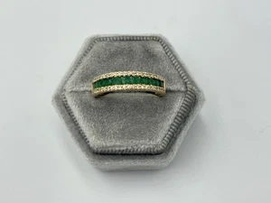 Anello a fascia EFFY in oro giallo 14 kt con diamanti e smeraldi - Foto 1 di 7