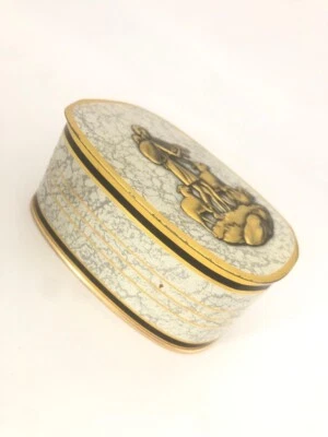 Boîte ancienne en métal et berger doré en relief collection vintage - Photo 1/4