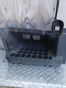 05 06 07 ISUZU NPR W4500 W5500 RIGHT FRONT CAB STEP SEE PICS - Picture 1 of 3