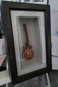 Custome gerahmtes Shadow Box Gitarrenornament hohles Blumendesign Schlagbrett - Bild 1 von 5
