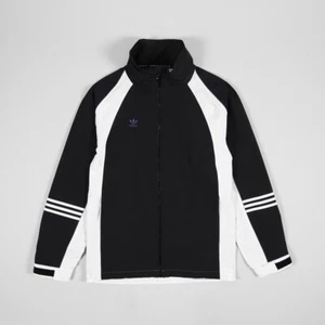 Neu mit Etikett Adidas 10K DNA Herrenjacke $ 160 schwarz Windbreaker Skateboard Snowboard Stil - Bild 1 von 5