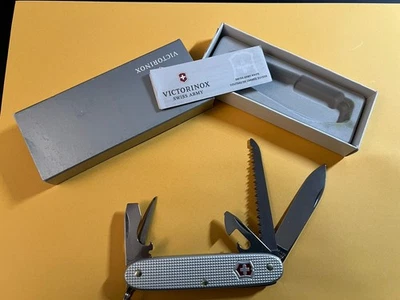 Victorinox Farmer Alox - Nuevo En Caja - Aluminio Hndl/Negro Inoxidable Bld Foto 1 de 4