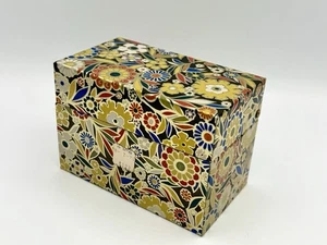 Caja de Archivo RECETA de Estaño Vintage Años 70 Mod FLOWER POWER J Chen Co 3x4 Dorado - Imagen 1 de 12