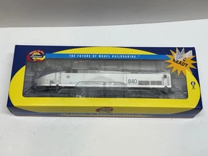 Ho Scale Athearn CDOT Shoreline East Amtrak P40DC #840 Commuter Diesel Loco - Picture 1 of 5