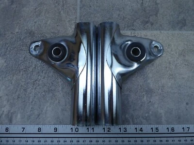 Kawasaki KZ400 K692 1974. horquilla orejas faros soportes Foto 1 de 4