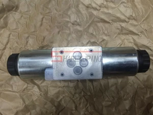 ONE NEW REXROTH R900561286 4WE6H6X/EG24N9K4 solenoid valve - Picture 1 of 7
