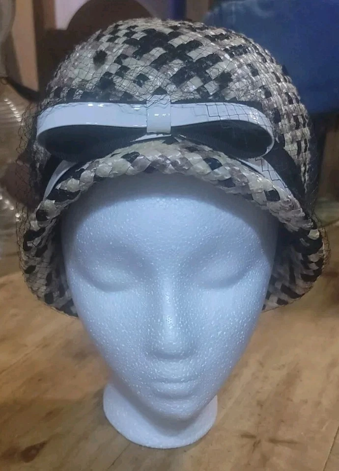 Hermoso sombrero de iglesia de paja vintage de los años 50 para damas de Mr Richard Foto 1 de 4