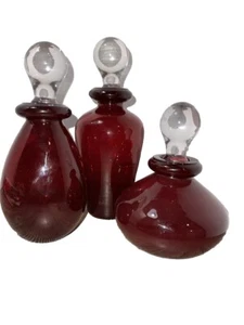 Bottiglia Vetro Rosso Vanità Bagno con Tappi Vetro Trasparente Set di 3 Bottiglie Profumo - Foto 1 di 7
