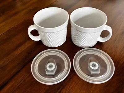 Juego de 2 tazas de sopa Boston Warehouse de 24 oz de gres blanco en relieve Foto 1 de 4