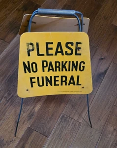 Vintage Insegna "Please No Parking Funeral" Giallo Superiore Internazionale Cleveland,Oh - Foto 1 di 6