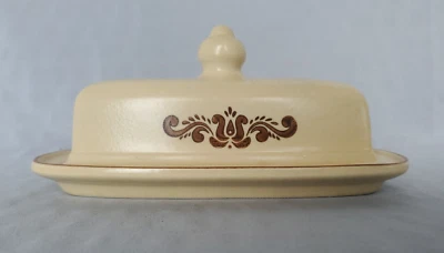 Plato de mantequilla cubierto Village de Pfaltzgraff Foto 1 de 4