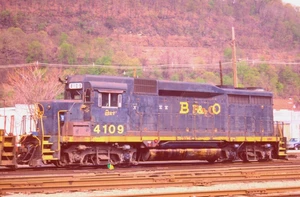 ORIGINAL KODACHROME SLIDE CHESAPEAKE & OHIO GP-40 #4109 JOHNSTOWN, PA 5/17/89 - Picture 1 of 1