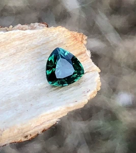 0.55 Ct Natural Green Tourmaline Trillion Cut Gemstone Afghanistan Origin - Picture 1 of 7