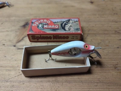 Uniline Mfg. Texas Spinno Minnow, 2 3/4" w/Box  C. 1947  Color 514 Dallas Texas  - Image 1 of 4