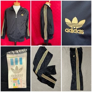 Giacca e pantaloni tuta Adidas Track PERFETTA VINTAGE anni 90 taglia media oro su nero - Foto 1 di 24