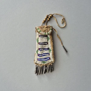 Antique Arapaho / Cheyenne Beaded Belt Bag, circa 1880s - Picture 1 of 6