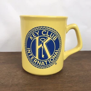 Taza de café amarilla Key Club International Carolinas District HD10 - Imagen 1 de 4