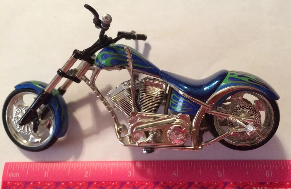 "Moto de juguete West Coast Choppers 2003 6"" de largo y 3"" de alto" Foto 1 de 4