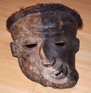 Antigua Máscara de Enfermedad Mbangu Bailada Tribalmente Pende - Congo, África - Imagen 1 de 4