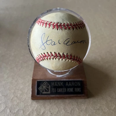 HANK AARON SIGNED BASEBALL JSA ATLANTA BRAVES MJR - Image 1 of 4