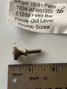 Pieza de máquina de coser Singer 15-91 (1934#3) - Barra de alimentación palanca desechable tornillo pulgar - Imagen 1 de 3