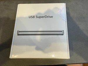 NEW/SEALED Apple USB SuperDrive MD564ZM/A Model A1379 External Optical Drive - Afbeelding 1 van 2