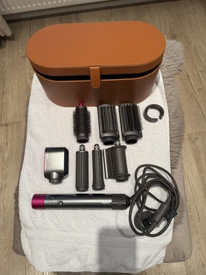 DYSON Airwrap Hair Multi-Styler £450 plus brand new latest attachments worth£150 - Image 1 of 4