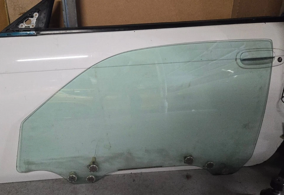 Оригинальное стекло для передней водительской двери Nissan 95-98 240sx S14  - Изображение 1 из 1
