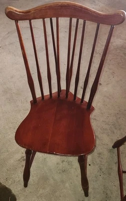 Silla de mesa de comedor de madera con husillo inclinado Windsor de colección ¿cerezo? Clásico Foto 1 de 4