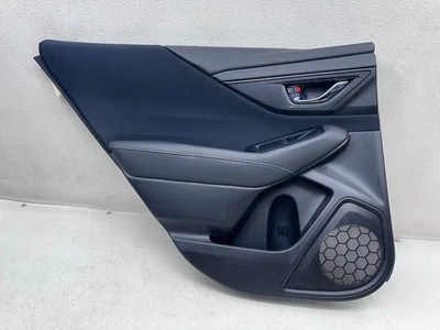 20-25 SUBARU OUTBACK ACABAMENTO DO PAINEL INTERNO DA PORTA TRASEIRA ESQUERDA, FABRICANTE DE EQUIPAMENTO ORIGINAL LOTE 3631 - Imagem 1 de 4