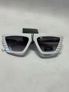 Kendal & Kylie Sunglasses 100% UV new with tags no case - Picture 1 of 4