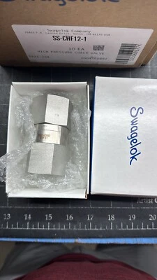 Nova válvula de retenção Swagelok SS-CHF12-1 aço inoxidável Poppet 4600 psig 3/4 FNPT - Imagem 1 de 3