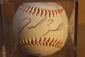 DEREK BELL SIGNIERT BASEBALL - Bild 1 von 3