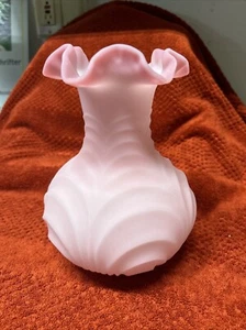 Fenton Drapery Vase Satin Rose Pink Handcrafted Art Glass Ruffle Edge (AS-IS) - Picture 1 of 5