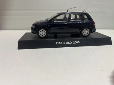 Die cast 1/43 Modellino Auto Carabinieri Fiat Stilo 2005 blu - Immagine 1 di 2