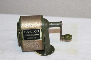 Vintage Boston Modell KS Bleistiftspitzer olivgrün 8 Loch Führung - Bild 1 von 13